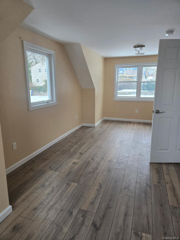 128 Bayville Avenue, Bayville, NY 11709