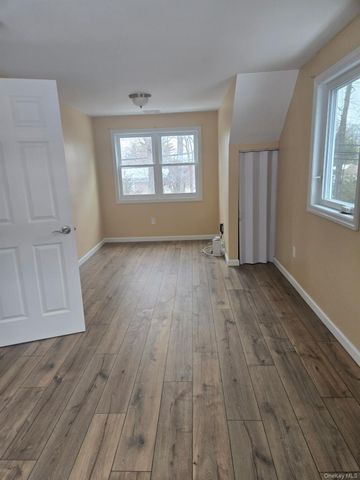 128 Bayville Avenue, Bayville, NY 11709