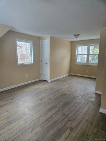 128 Bayville Avenue, Bayville, NY 11709