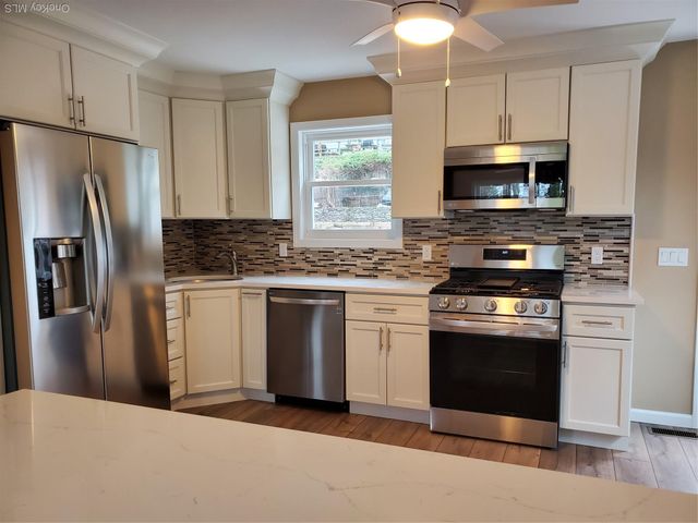 128 Bayville Avenue, Bayville, NY 11709