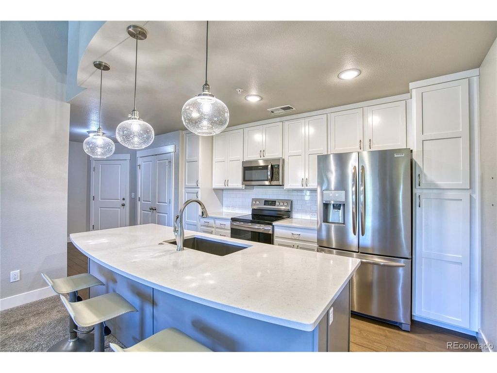 4682 Hahns Peak Dr 302, Loveland, CO 80538