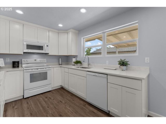 6704 Se NEHALEM St, Portland, OR 97206