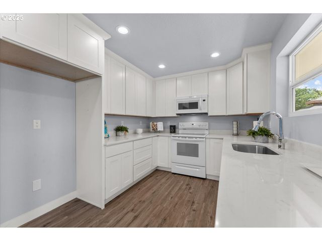 6704 Se NEHALEM St, Portland, OR 97206