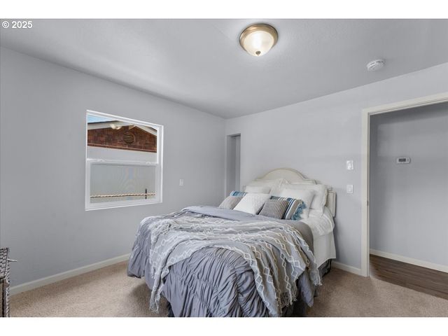 6704 Se NEHALEM St, Portland, OR 97206