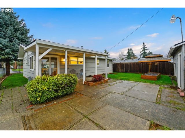 6704 Se NEHALEM St, Portland, OR 97206