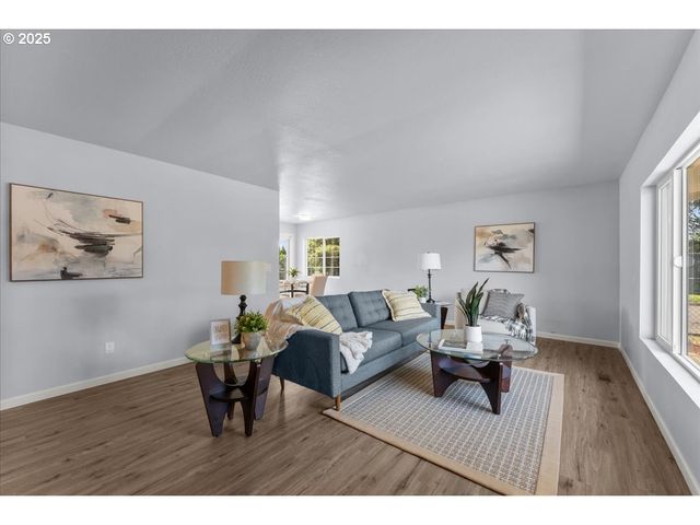 6704 Se NEHALEM St, Portland, OR 97206