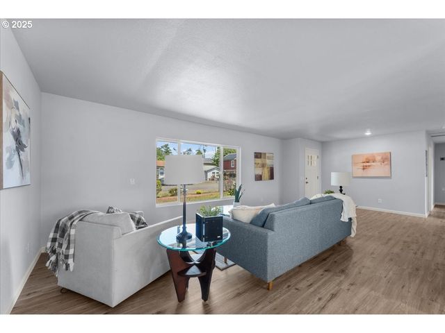 6704 Se NEHALEM St, Portland, OR 97206