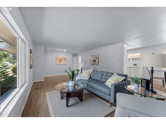 6704 Se NEHALEM St, Portland, OR 97206