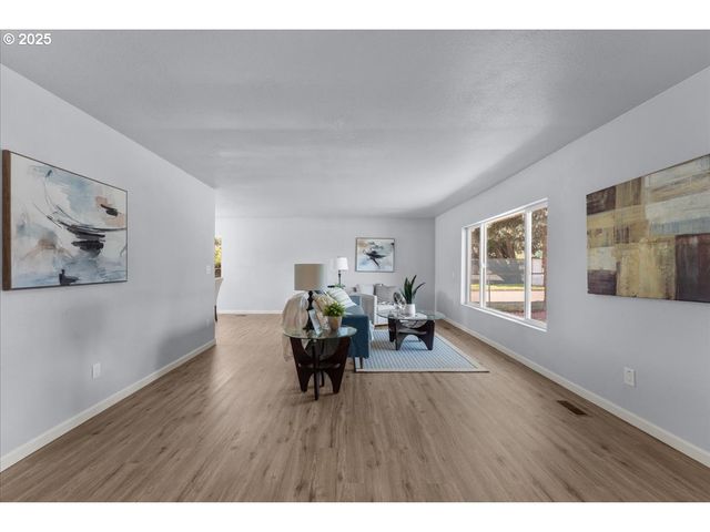 6704 Se NEHALEM St, Portland, OR 97206