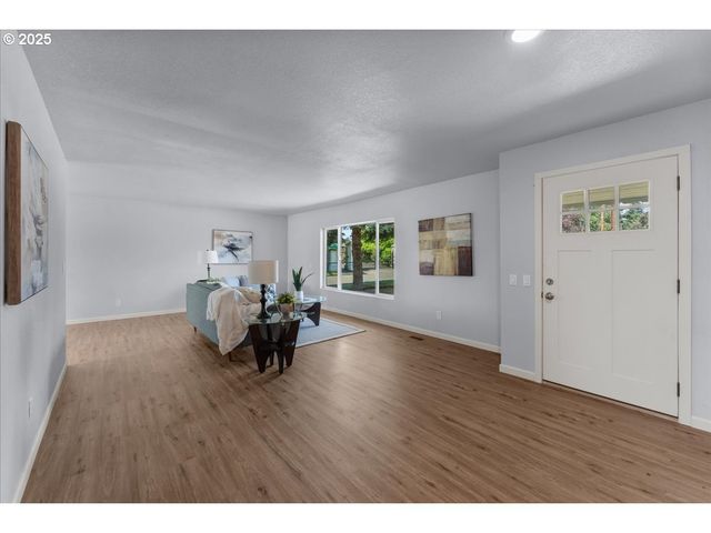 6704 Se NEHALEM St, Portland, OR 97206