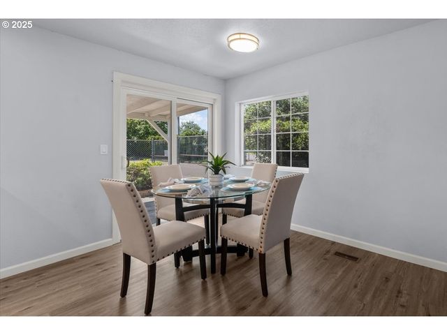 6704 Se NEHALEM St, Portland, OR 97206