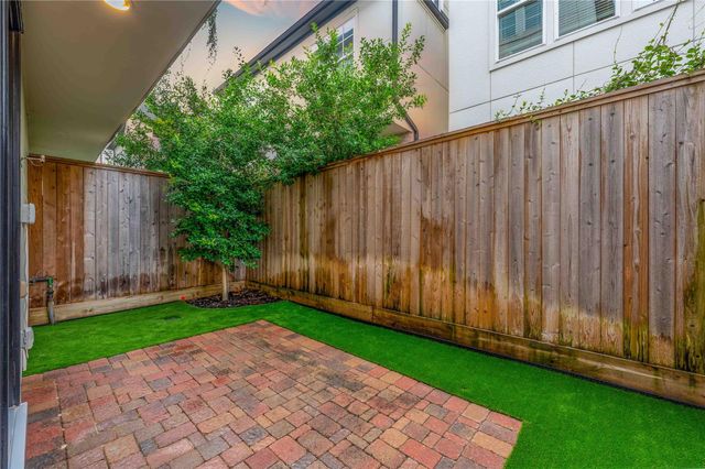 2730 Dolce Oaks Drive, Houston, TX 77007
