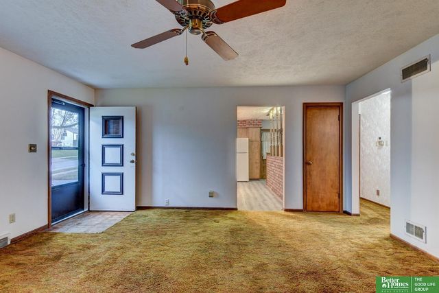 4864 S 52nd Street, Omaha, NE 68117