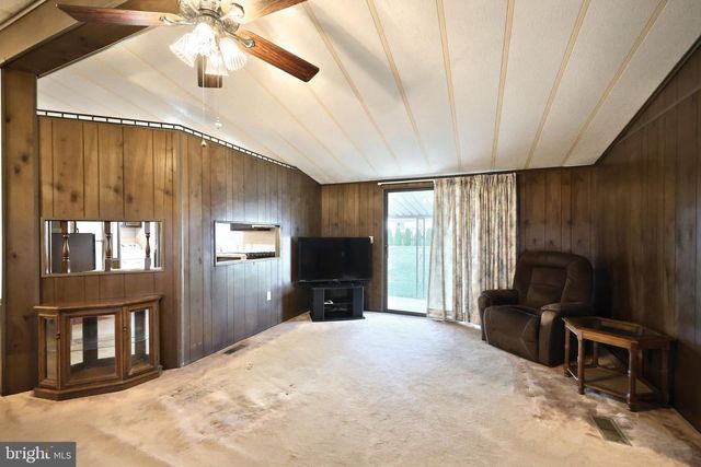 2818 OAKLAND RD, Dover, PA 17315