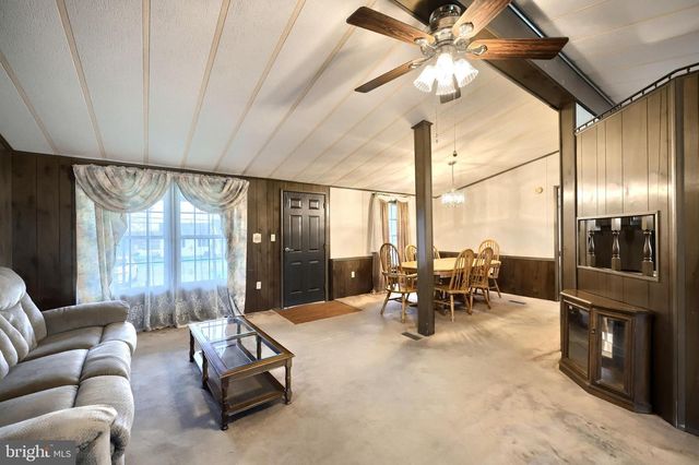 2818 OAKLAND RD, Dover, PA 17315