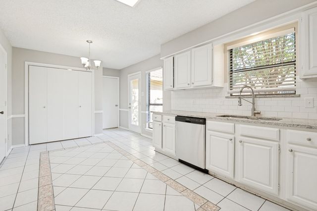 2013 Arles Lane, Carrollton, TX 75007