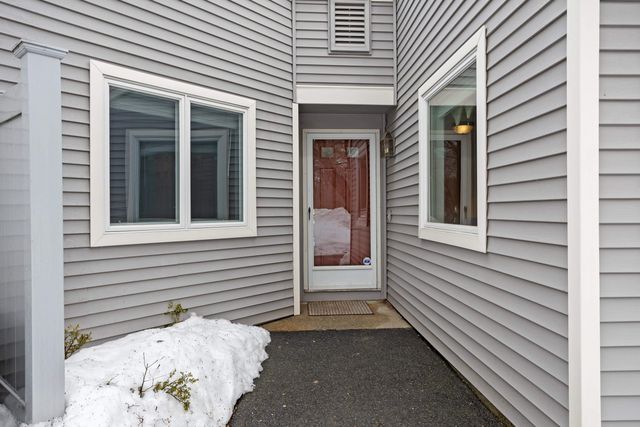 79 Walden Pond Drive, Nashua, NH 03064