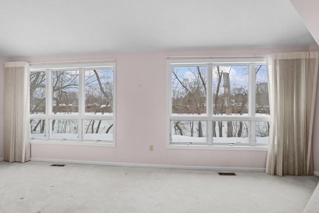 79 Walden Pond Drive, Nashua, NH 03064