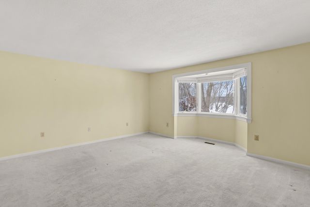 79 Walden Pond Drive, Nashua, NH 03064