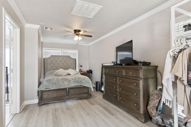 34 Dolphin Street, Hitchcock, TX 77563