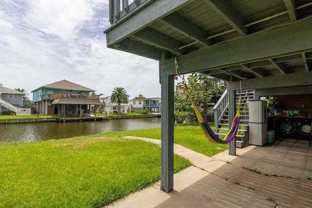 34 Dolphin Street, Hitchcock, TX 77563