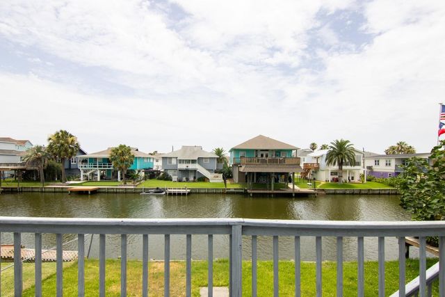 34 Dolphin Street, Hitchcock, TX 77563