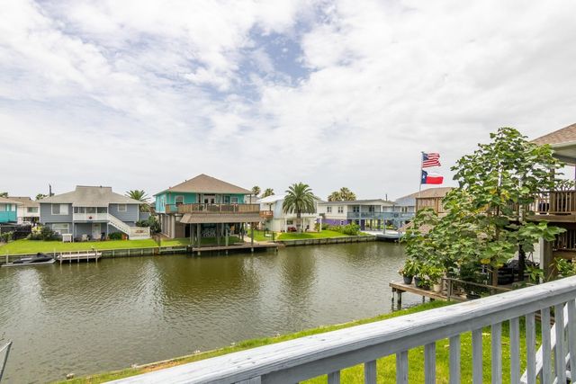 34 Dolphin Street, Hitchcock, TX 77563
