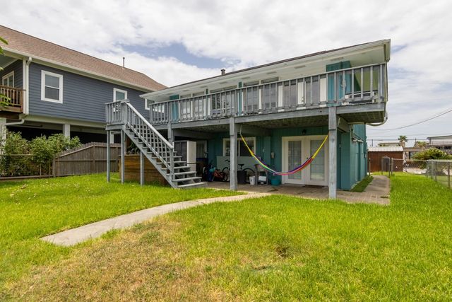 34 Dolphin Street, Hitchcock, TX 77563