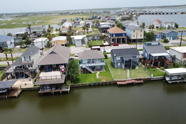 34 Dolphin Street, Hitchcock, TX 77563