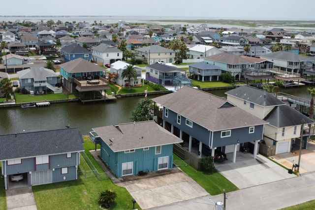 34 Dolphin Street, Hitchcock, TX 77563