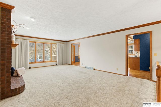 326 S 157th Street, Omaha, NE 68118