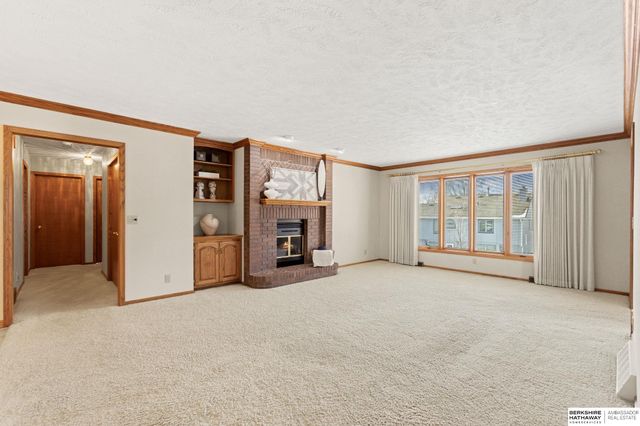 326 S 157th Street, Omaha, NE 68118