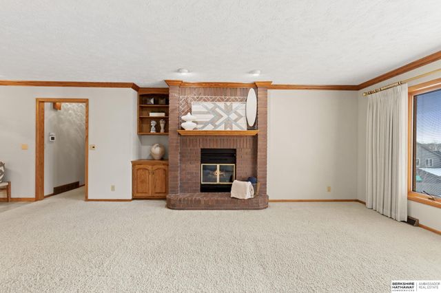 326 S 157th Street, Omaha, NE 68118