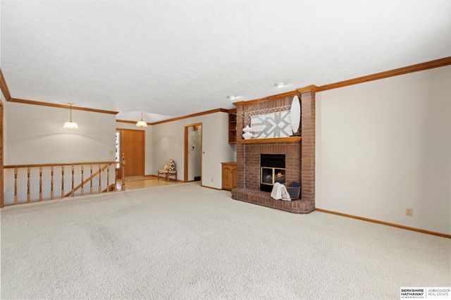 326 S 157th Street, Omaha, NE 68118