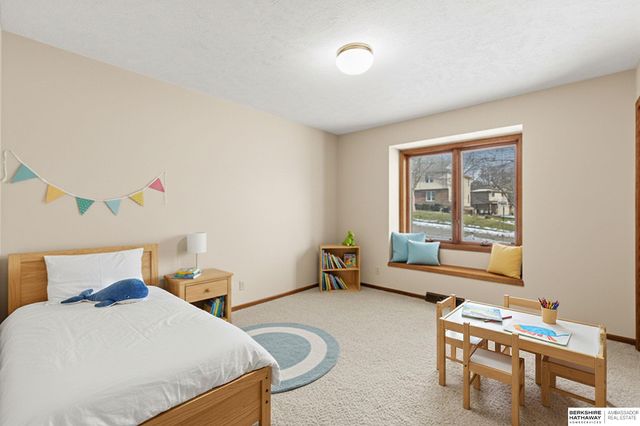 326 S 157th Street, Omaha, NE 68118