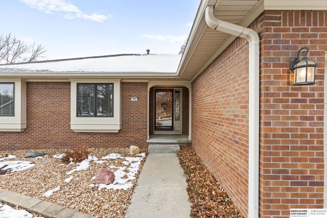 326 S 157th Street, Omaha, NE 68118