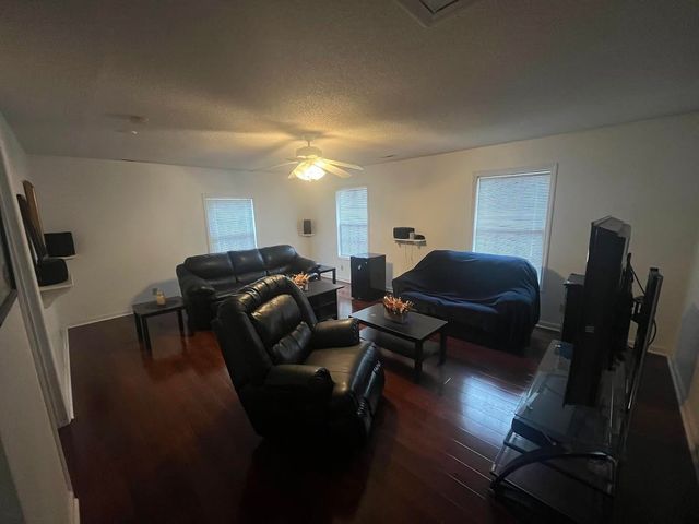 207 Woodlawn Dr, Gaffney, SC 29340