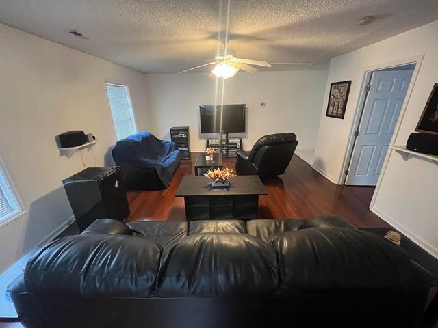 207 Woodlawn Dr, Gaffney, SC 29340