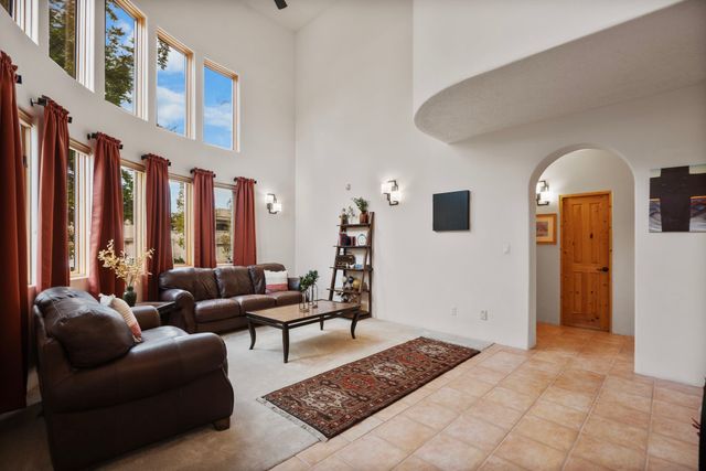 6604 Paddington, Albuquerque, NM 87111