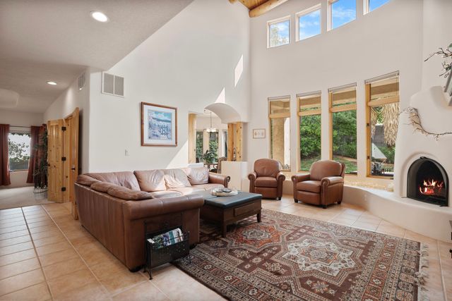 6604 Paddington, Albuquerque, NM 87111