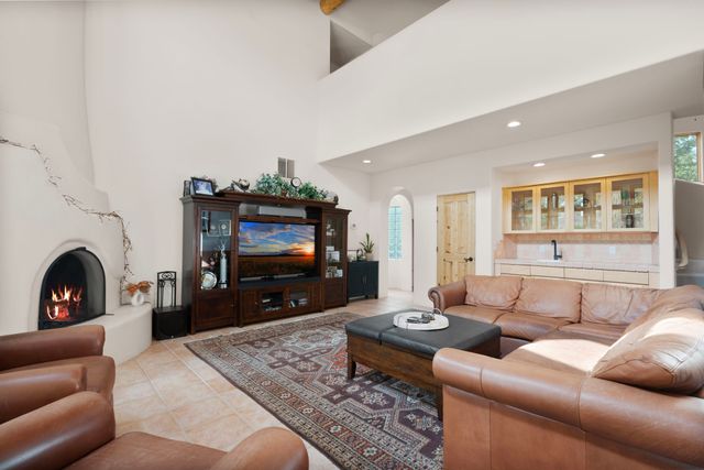 6604 Paddington, Albuquerque, NM 87111