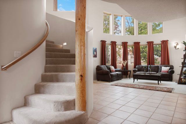 6604 Paddington, Albuquerque, NM 87111