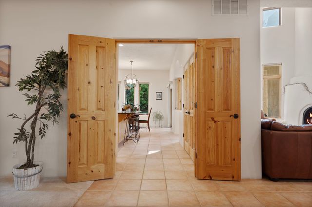 6604 Paddington, Albuquerque, NM 87111