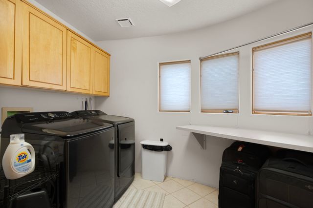 6604 Paddington, Albuquerque, NM 87111