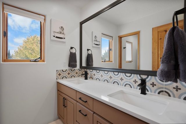 6604 Paddington, Albuquerque, NM 87111