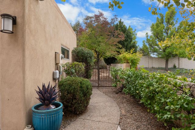 6604 Paddington, Albuquerque, NM 87111