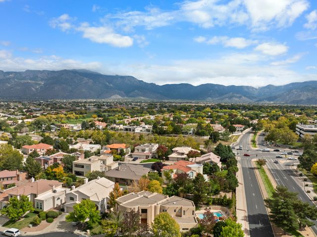 6604 Paddington, Albuquerque, NM 87111