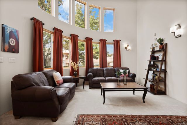 6604 Paddington, Albuquerque, NM 87111