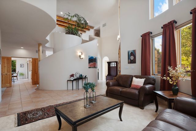 6604 Paddington, Albuquerque, NM 87111