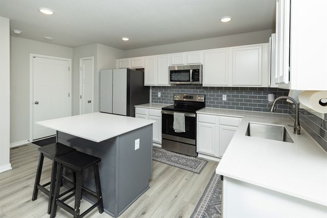 1001 Willow Valley Drive, Norwalk, IA 50211